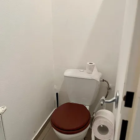 Spacious With Parking Apartman *