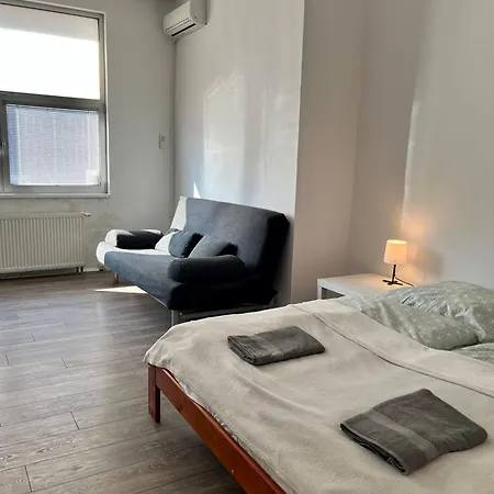 Spacious With Parking Bratislava