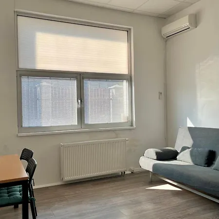 Spacious With Parking * Pressburg